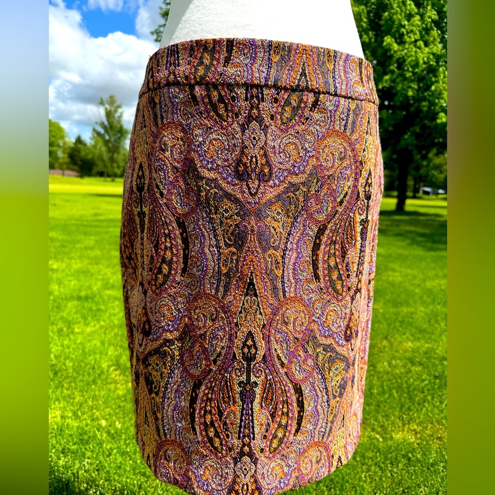 Professional and classy, skirt size 8 petite